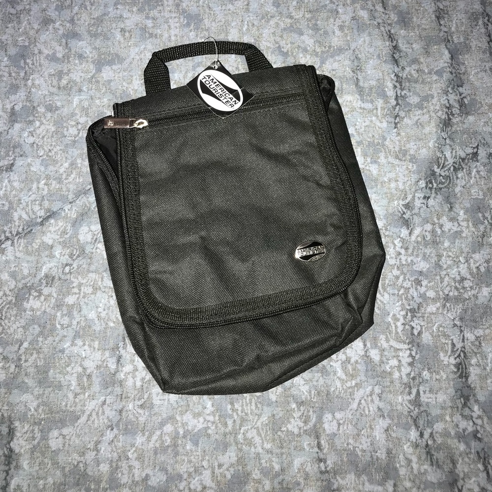 ⬇️ American Tourister Toiletries Bag
